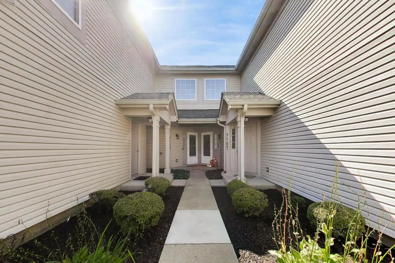 Listing Photo 2 - Condo for sale in 7107 S Stratton Ln located at 7107 S Stratton Ln, Gurnee, IL 60031 - Unit #11-C-7107