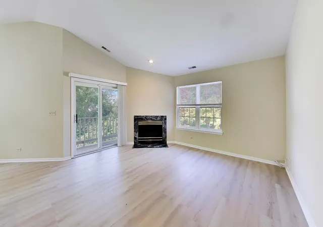 Listing Photo 4 - Condo for sale in building located at 7107 S Stratton Ln, Gurnee, IL 60031 - Unit #11-C-7107