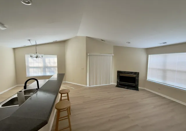 Listing Photo 5 - Condo for sale in building located at 7107 S Stratton Ln, Gurnee, IL 60031 - Unit #11-C-7107