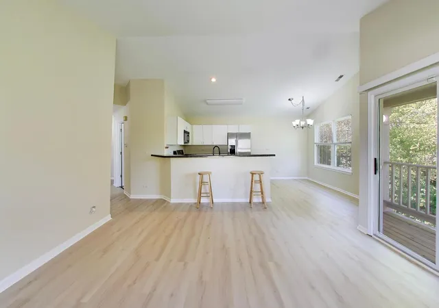 Listing Photo 5 - Condo for sale in building located at 7107 S Stratton Ln, Gurnee, IL 60031 - Unit #11-C-7107