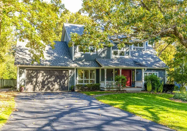 Photo 1 of Single family home for sale at 92 Golfview Rd, Lake Zurich, IL 60047 | MLS# 12778817 | Listing updated on 2026-10-09