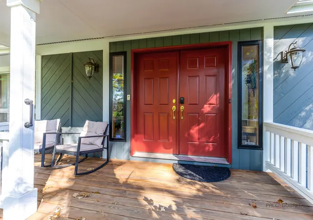 Photo 2 of Single family home for sale at 92 Golfview Rd, Lake Zurich, IL 60047 | MLS# 12778817 | Listing updated on 2026-10-09