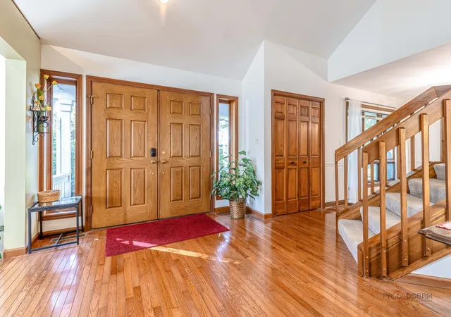 Photo 3 of Single family home for sale at 92 Golfview Rd, Lake Zurich, IL 60047 | MLS# 12778817 | Listing updated on 2026-10-09