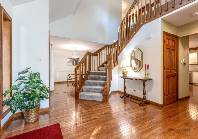 Photo 4 of Single family home for sale at 92 Golfview Rd, Lake Zurich, IL 60047 | MLS# 12778817 | Listing updated on 2026-10-09