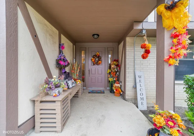 Listing Photo 2 - Condo for sale in building located at 348 Essex Ct, Wood Dale, IL 60191 - Unit #3-A-L