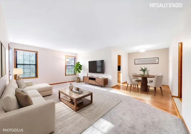 Listing Photo 4 - Condo for sale in building located at 348 Essex Ct, Wood Dale, IL 60191 - Unit #3-A-L