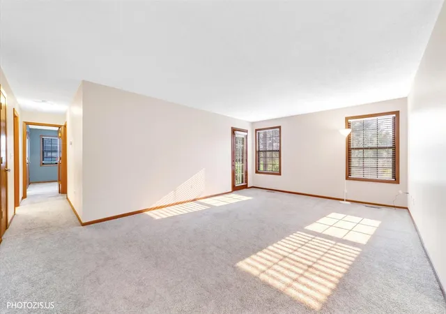 Listing Photo 5 - Condo for sale in building located at 348 Essex Ct, Wood Dale, IL 60191 - Unit #3-A-L