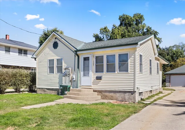 Photo 1 of Single family home for sale at 1507 Union St, Streator, IL 61364 | MLS# 12778825 | Listing updated on 2026-10-09