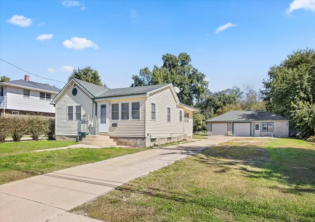 Photo 2 of Single family home for sale at 1507 Union St, Streator, IL 61364 | MLS# 12778825 | Listing updated on 2026-10-09