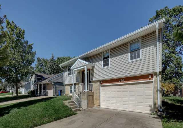 Photo 3 of Single family home for sale at 276 E Wrightwood Ave, Glendale Heights, IL 60139 | MLS# 12778827 | Listing updated on 2026-10-08