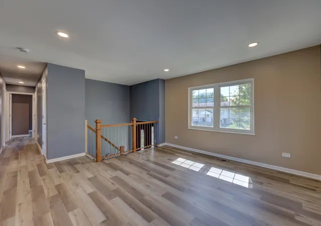 Photo 4 of Single family home for sale at 276 E Wrightwood Ave, Glendale Heights, IL 60139 | MLS# 12778827 | Listing updated on 2026-10-08