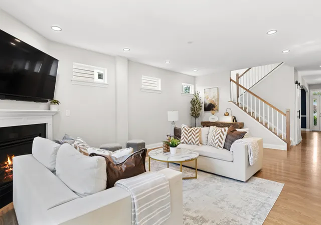 Photo 4 of Single family home for sale at 4544 Stanley Ave, Downers Grove, IL 60515 | MLS# 12778833 | Listing updated on 2026-10-07