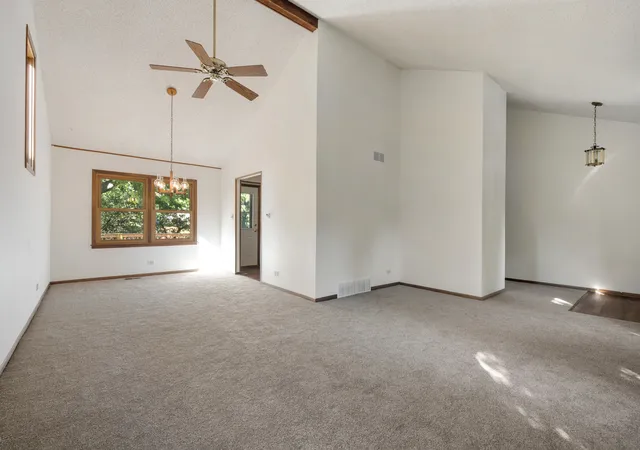 Photo 4 of Single family home for sale at 2924 Hickory Ct, Woodridge, IL 60517 | MLS# 12778836 | Listing updated on 2026-10-08