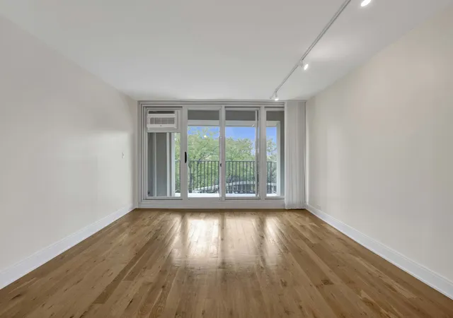 Photo 4 of Condo for sale at 1960 N Lincoln Park W Ave #408, Chicago, IL 60614 | MLS# 12778852 | Listing updated on 2026-10-08