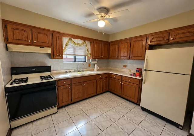 Listing Photo 4 - Condo for sale in building located at 6119 Marshall Ave, Chicago Ridge, IL 60415 - Unit #3E