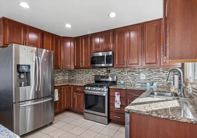 Photo 4 of Townhouse for sale at 7031 W Crain St, Niles, IL 60714 | MLS# 12778885 | Listing updated on 2026-10-07