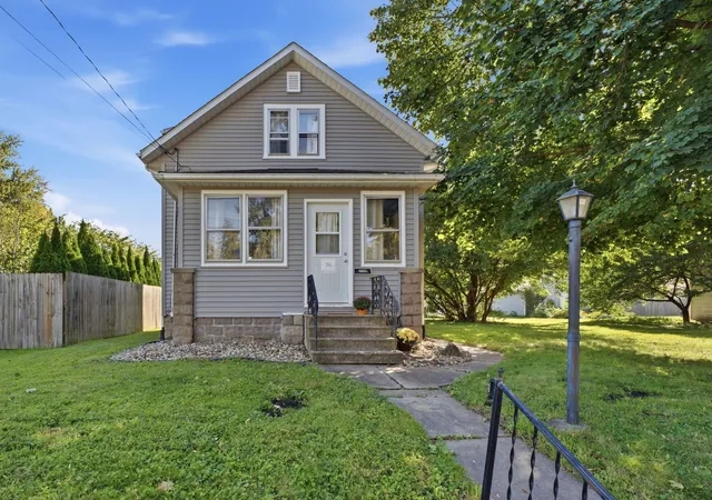 Photo 1 of Single family home for sale at 2526 4th Street, Moline, IL 61265 | MLS# 12778892 | Listing updated on 2026-10-07