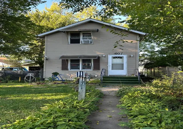 Photo 1 of Single family home for sale at 607 Richmond St, Joliet, IL 60435 | MLS# 12778912 | Listing updated on 2026-10-07