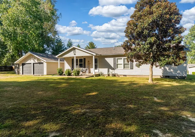 Photo 2 of Single family home for sale at 309 Walnut St W, Energy, IL 62933 | MLS# 12778916 | Listing updated on 2026-10-16