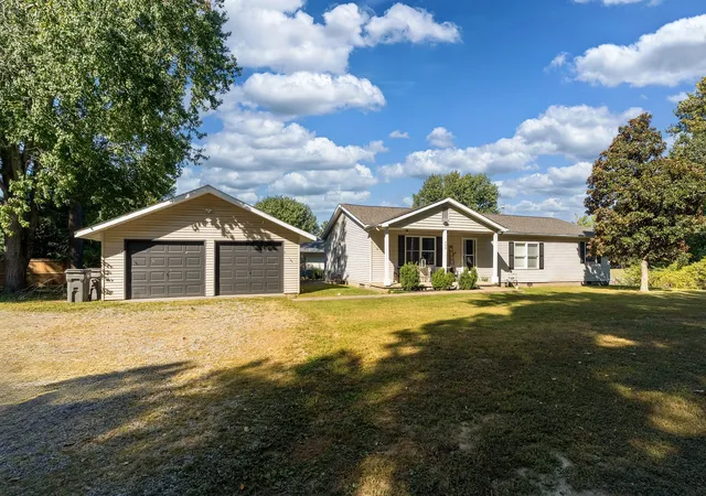 Photo 3 of Single family home for sale at 309 Walnut St W, Energy, IL 62933 | MLS# 12778916 | Listing updated on 2026-10-16
