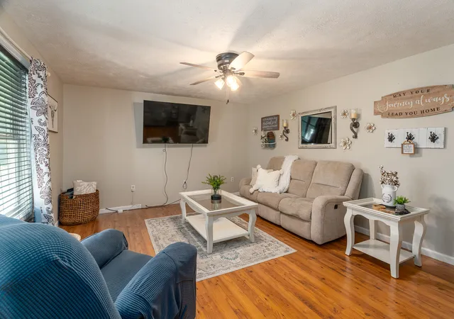Photo 4 of Single family home for sale at 309 Walnut St W, Energy, IL 62933 | MLS# 12778916 | Listing updated on 2026-10-16