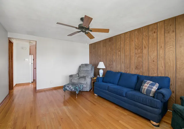 Photo 2 of Single family home for sale at 7805 Narragansett Ave, Burbank, IL 60459 | MLS# 12778917 | Listing updated on 2026-10-08
