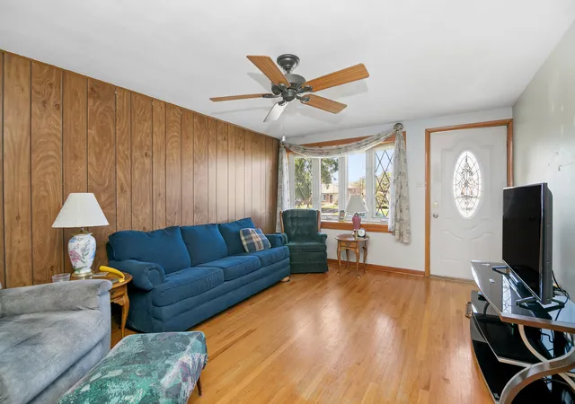 Photo 3 of Single family home for sale at 7805 Narragansett Ave, Burbank, IL 60459 | MLS# 12778917 | Listing updated on 2026-10-08