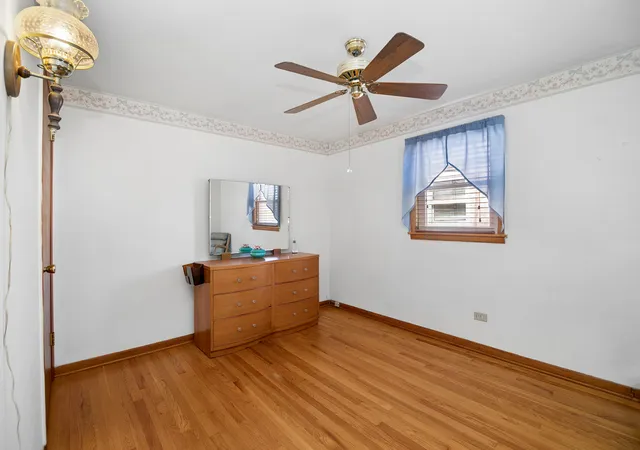 Photo 4 of Single family home for sale at 7805 Narragansett Ave, Burbank, IL 60459 | MLS# 12778917 | Listing updated on 2026-10-08