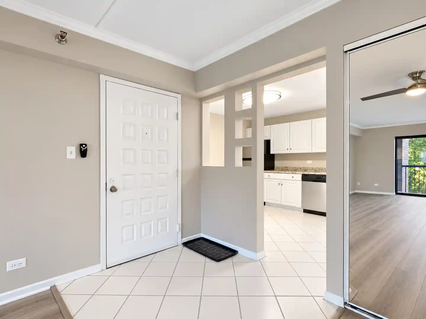 Listing Photo 2 - Condo for sale in 6000 Lake Blf Dr located at 6000 Lake Blf Dr, Tinley Park, IL 60477 - Unit #202