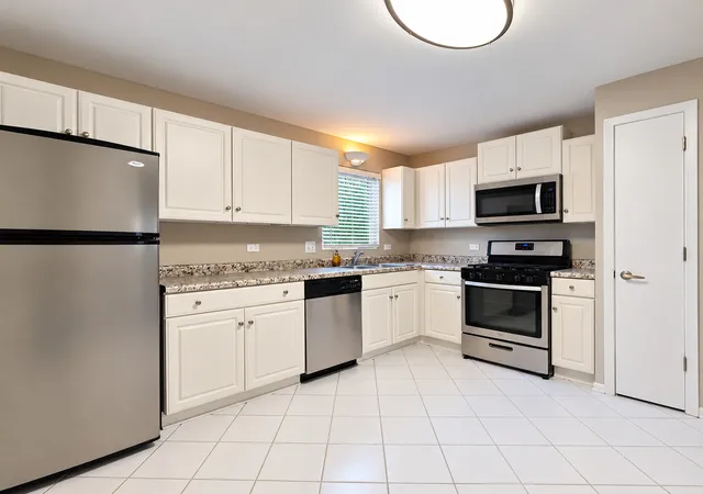 Photo 4 of Condo for sale at 6000 Lake Blf Dr #202, Tinley Park, IL 60477 | MLS# 12778920 | Listing updated on 2026-10-21