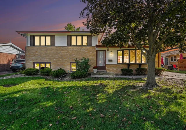 Photo 2 of Single family home for sale at 117 N Mayfair Pl, Chicago Heights, IL 60411 | MLS# 12778921 | Listing updated on 2026-10-09