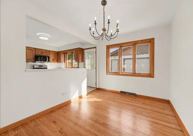 Photo 4 of Single family home for sale at 117 N Mayfair Pl, Chicago Heights, IL 60411 | MLS# 12778921 | Listing updated on 2026-10-10