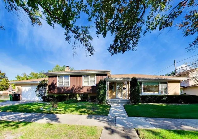 Photo 1 of Single family home for sale at 1201 S Lincoln Ave, Park Ridge, IL 60068 | MLS# 12778932 | Listing updated on 2026-10-17