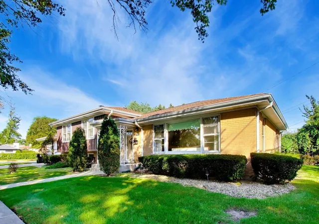 Photo 2 of Single family home for sale at 1201 S Lincoln Ave, Park Ridge, IL 60068 | MLS# 12778932 | Listing updated on 2026-10-17