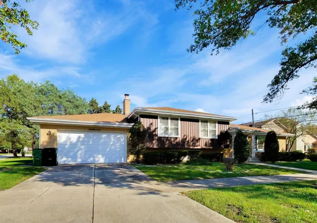 Photo 3 of Single family home for sale at 1201 S Lincoln Ave, Park Ridge, IL 60068 | MLS# 12778932 | Listing updated on 2026-10-17