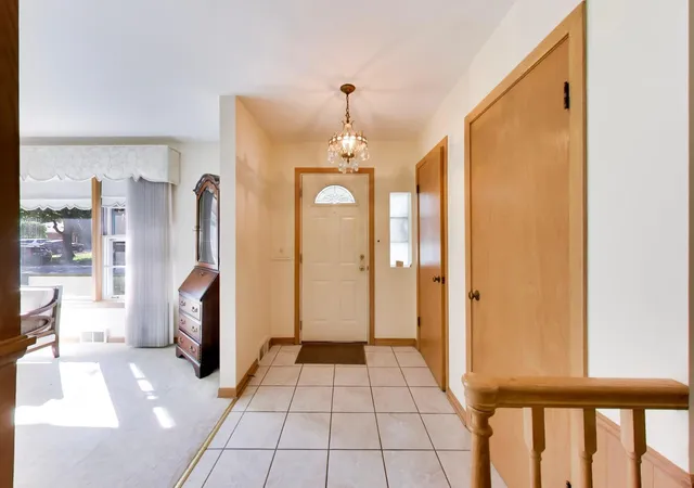 Photo 4 of Single family home for sale at 1201 S Lincoln Ave, Park Ridge, IL 60068 | MLS# 12778932 | Listing updated on 2026-10-17