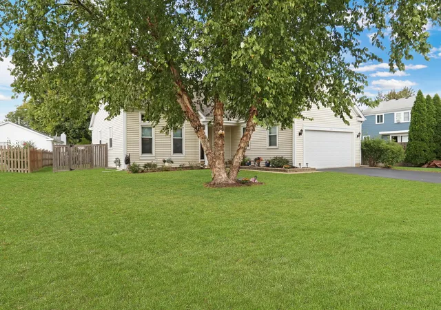 Photo 3 of Single family home for sale at 436 Conestoga Trl, Cary, IL 60013 | MLS# 12778948 | Listing updated on 2026-10-07