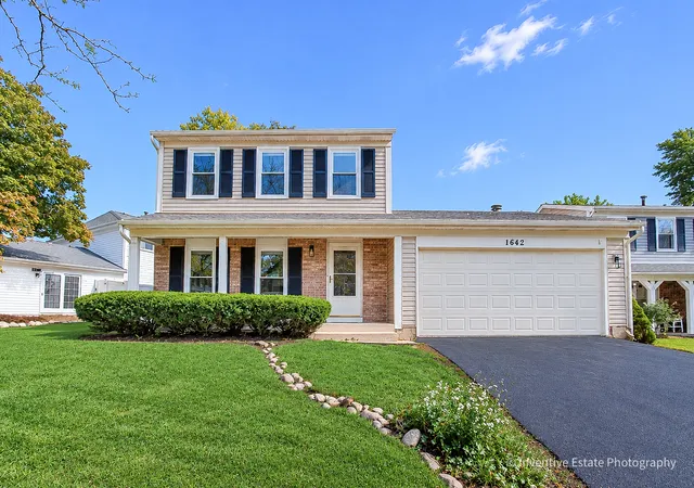 Photo 2 of Single family home for sale at 1642 Trafalgar Ln, Aurora, IL 60504 | MLS# 12778949 | Listing updated on 2026-10-08