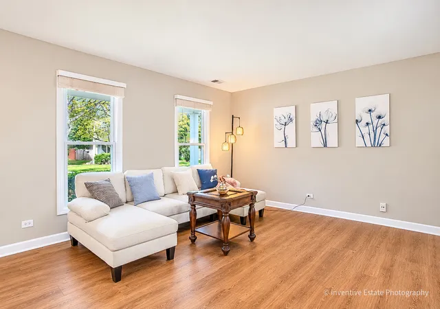 Photo 3 of Single family home for sale at 1642 Trafalgar Ln, Aurora, IL 60504 | MLS# 12778949 | Listing updated on 2026-10-08