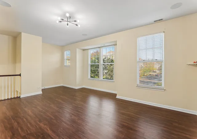 Photo 4 of Townhouse for sale at 3475 Bradbury Cir, Aurora, IL 60504 | MLS# 12778951 | Listing updated on 2026-10-07