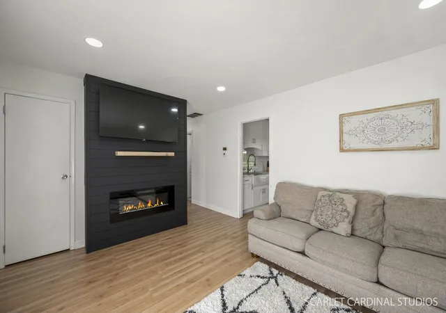 Photo 3 of Single family home for sale at 712 Larsen Ave, Streamwood, IL 60107 | MLS# 12778960 | Listing updated on 2026-10-07