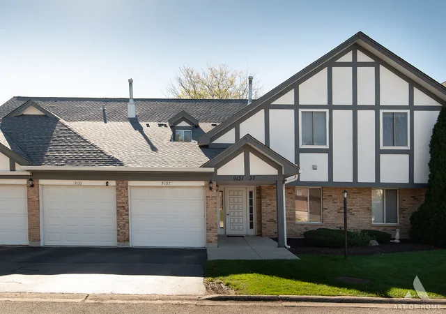 Listing Photo 1 - Condo for sale in building located at 9133 Sutton Ct, Orland Park, IL 60462 - Unit #86