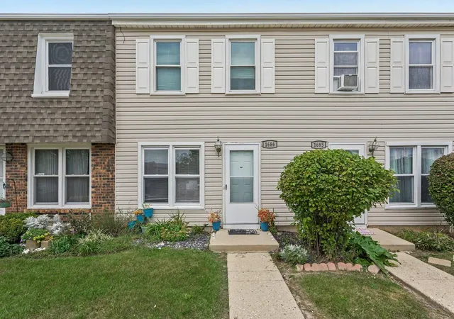 Photo 2 of Townhouse for sale at 1686 Shamrock Ct, Aurora, IL 60505 | MLS# 12778982 | Listing updated on 2026-10-18