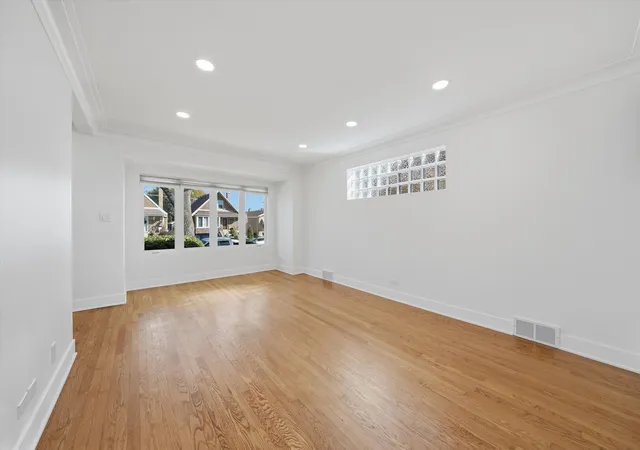 Photo 3 of Single family home for sale at 5704 S Oak Park Ave, Chicago, IL 60638 | MLS# 12778983 | Listing updated on 2026-10-07