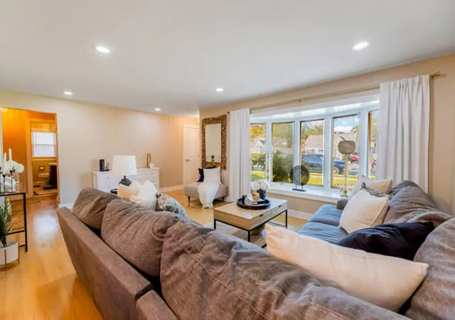 Photo 3 of Single family home for sale at 9205 Menard Ave, Oak Lawn, IL 60453 | MLS# 12778994 | Listing updated on 2026-10-07