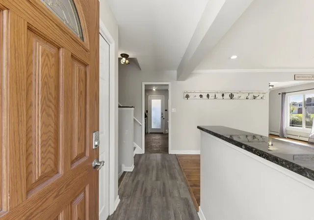 Photo 3 of Single family home for sale at 6908 W Edgewood Rd, Palos Heights, IL 60463 | MLS# 12778996 | Listing updated on 2026-10-07
