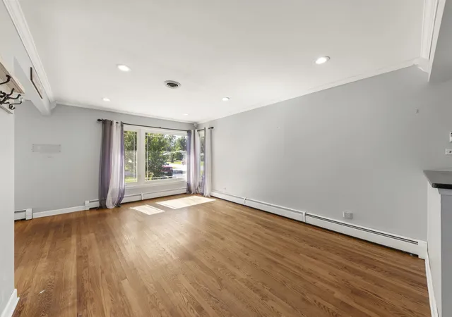 Photo 3 of Single family home for sale at 6908 W Edgewood Rd, Palos Heights, IL 60463 | MLS# 12778996 | Listing updated on 2026-10-07