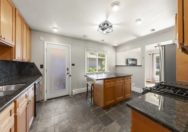 Photo 4 of Single family home for sale at 6908 W Edgewood Rd, Palos Heights, IL 60463 | MLS# 12778996 | Listing updated on 2026-10-07