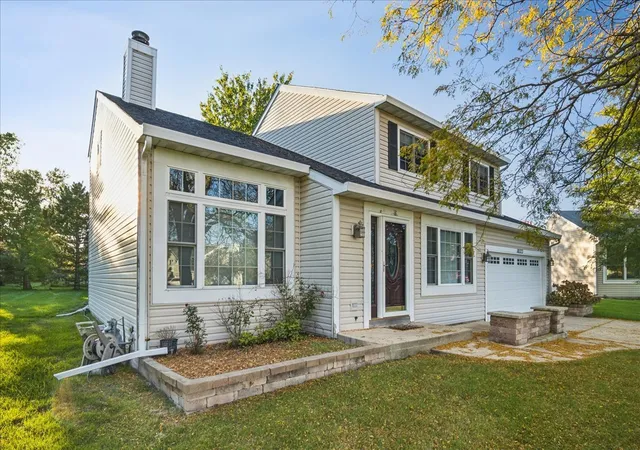 Photo 2 of Single family home for sale at 18073 W Stockton Ct, Gurnee, IL 60031 | MLS# 12779013 | Listing updated on 2026-10-08