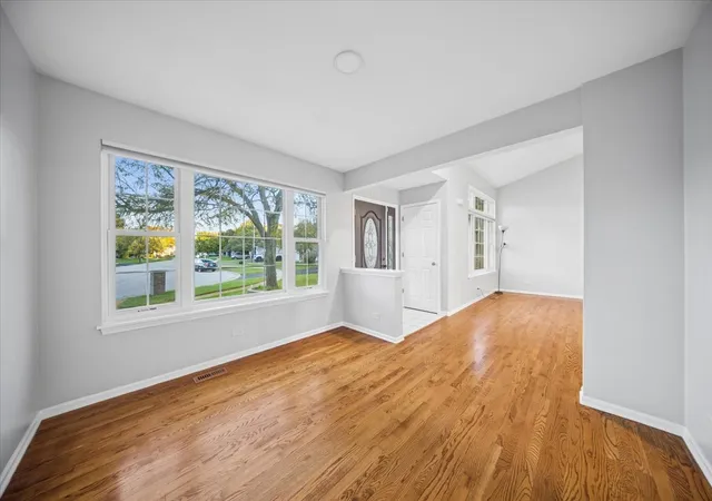 Photo 4 of Single family home for sale at 18073 W Stockton Ct, Gurnee, IL 60031 | MLS# 12779013 | Listing updated on 2026-10-08